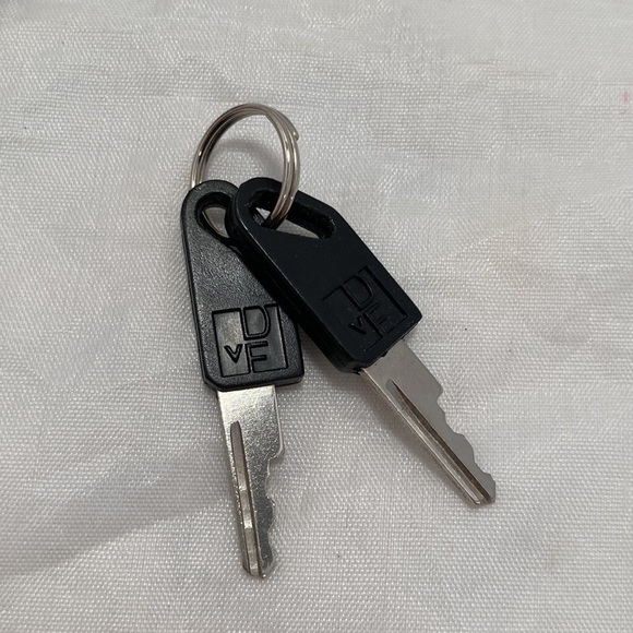 DIANE von Furstenberg Lock and Key - Picture 5 of 7